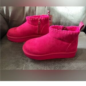 Boots Muk Luks Pink Women’s Sizes 8 & 9 NWT